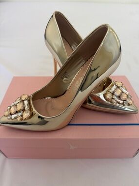Gold Gem-Embellished Pointed Toe Pumps